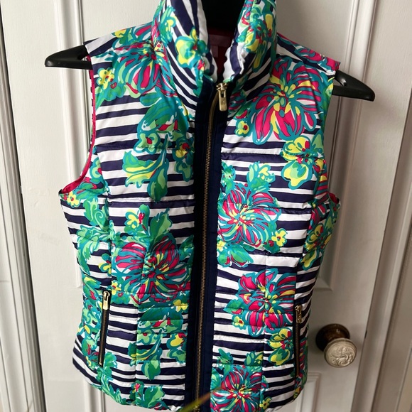 Lilly Pulitzer Jackets & Blazers - Lily Pulitzer Floral Striped Women's Puffer Vest -NWOT